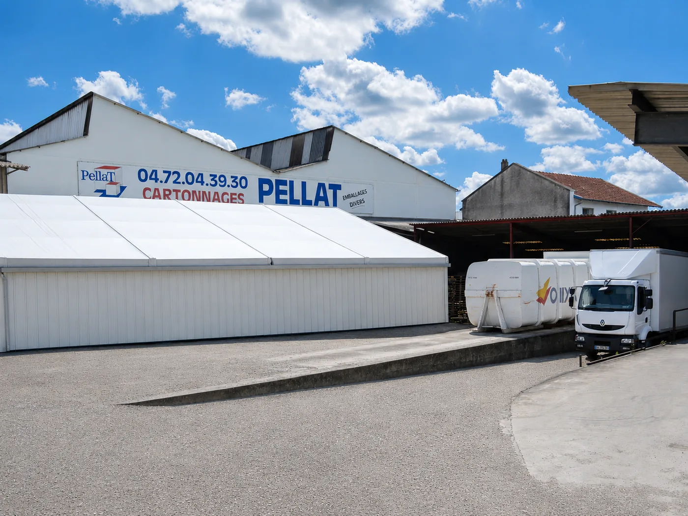 L’atelier Pellat, rue de Verdun, et un camion de livraison